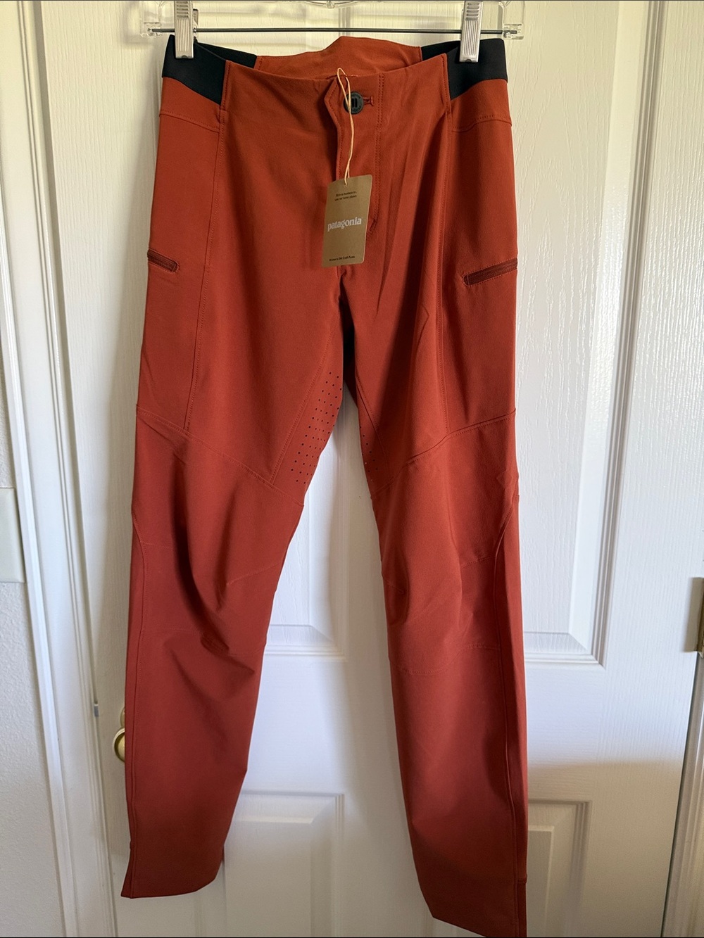 Patagonia Women’s Dirt Craft Pant
Style 23885 BURR (burnish red)
Size 0